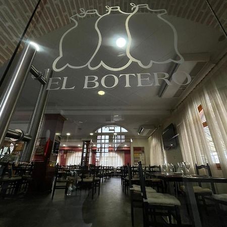 Hostal El Botero モンレアル・デル・カンポ エクステリア 写真