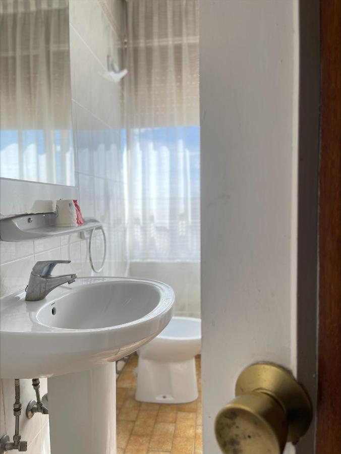 Hostal El Botero モンレアル・デル・カンポ エクステリア 写真